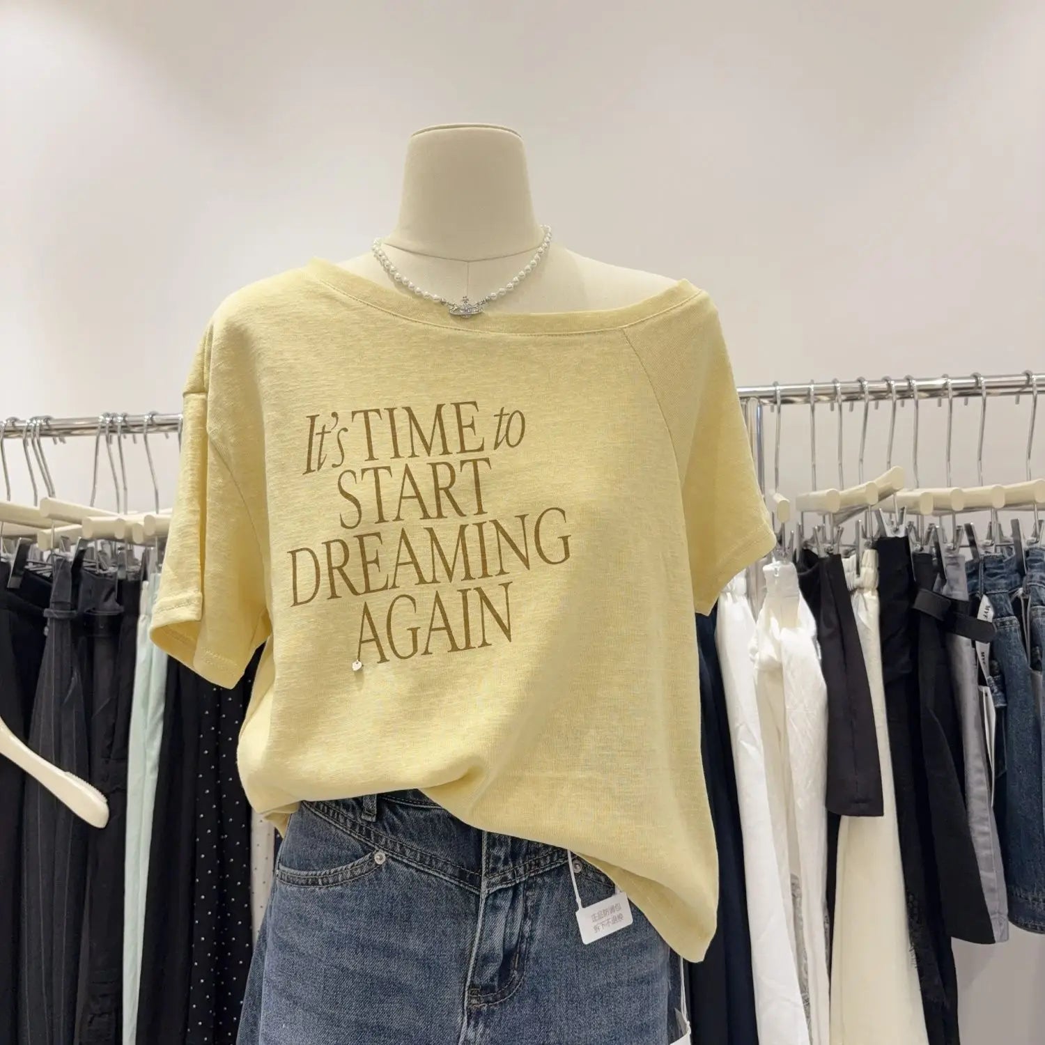 Trendy Off-shoulder Short-sleeve T-shirt for Women Made of Bamboo Cotton Loose and Slimming Base Layer Top